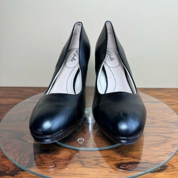 LifeStride Julia Platform Pump in black - Picture 6 of 15